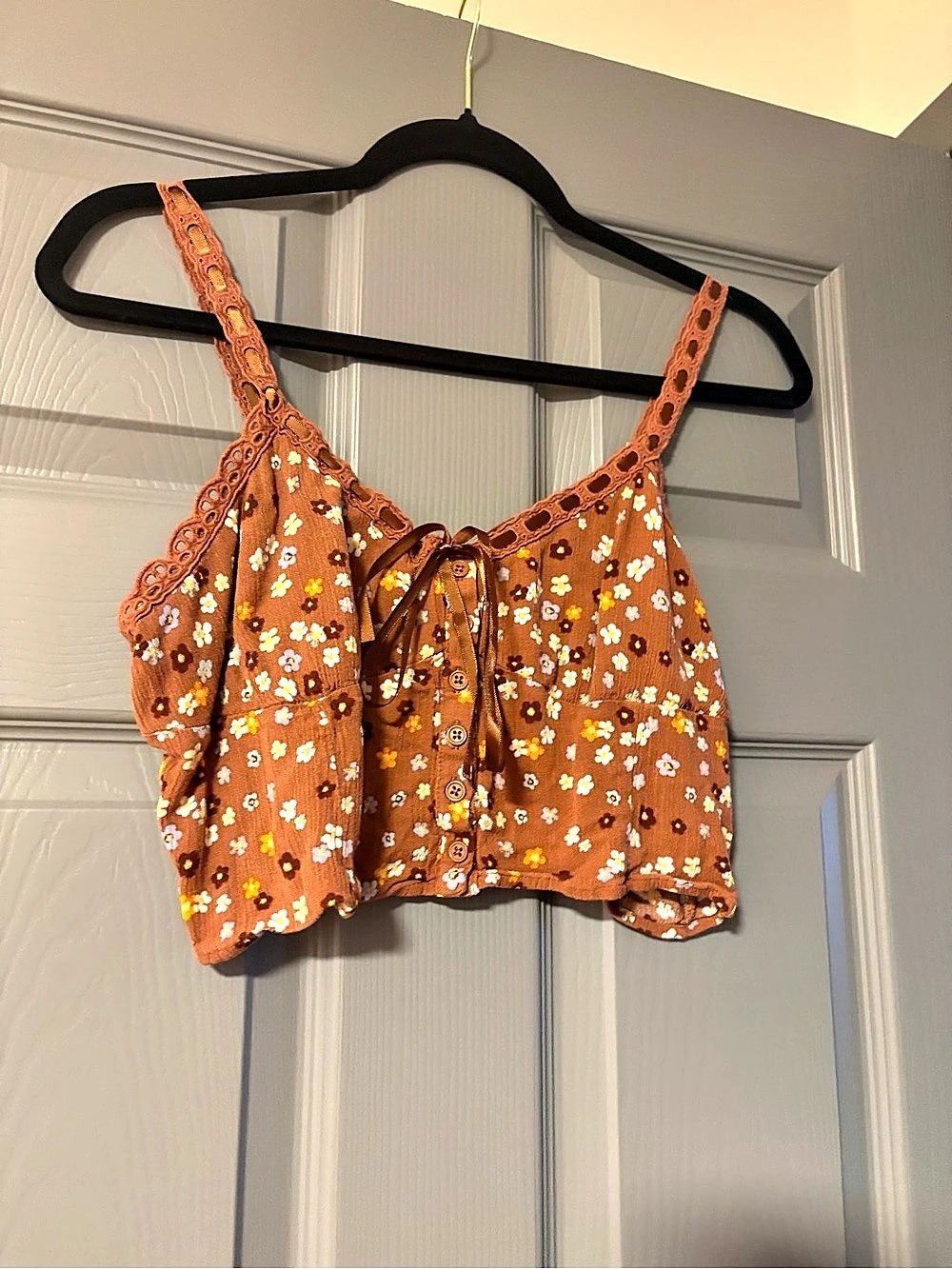 L.A. Hearts Floral Crop Top in Brown Size Small